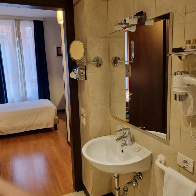 Phi Hotel Bologna - Compact Room - 5