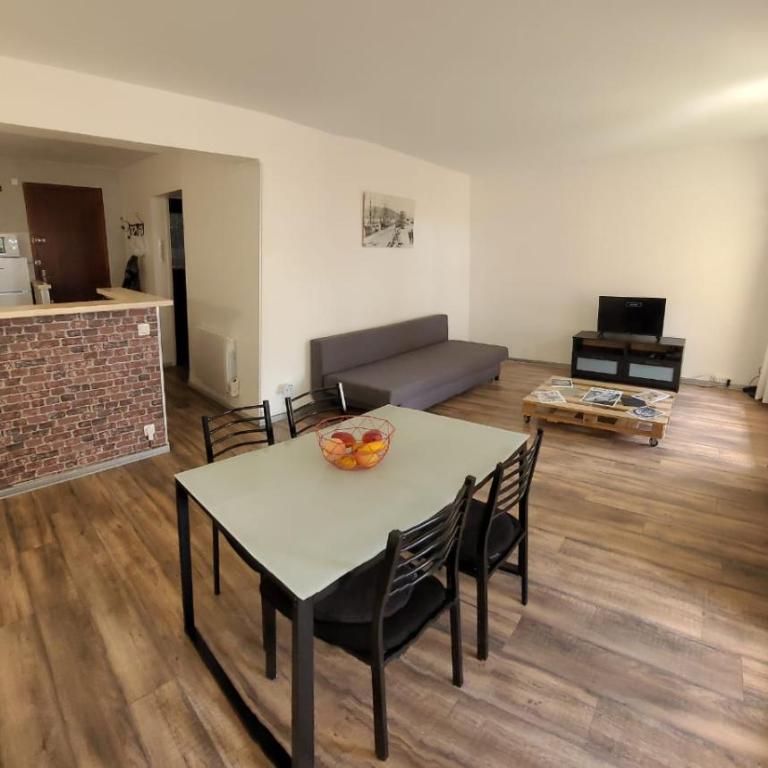 Au calme, 200m du centre T2 avec balcon et parking - Appartement 1 Chambre - 49