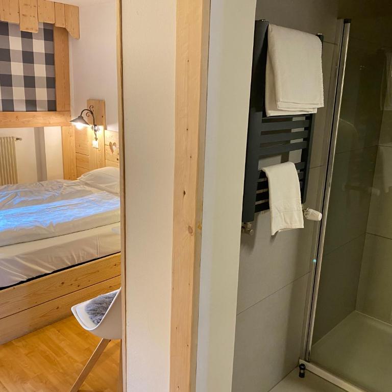 Hotel Almhof - Familienzimmer mit Balkon - 17