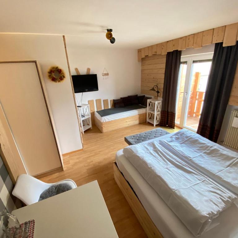 Hotel Almhof - Familienzimmer mit Balkon - 19