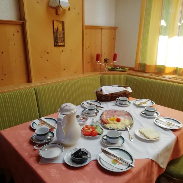 Pension Strauss - Doppelzimmer mit Gartenblick - 21