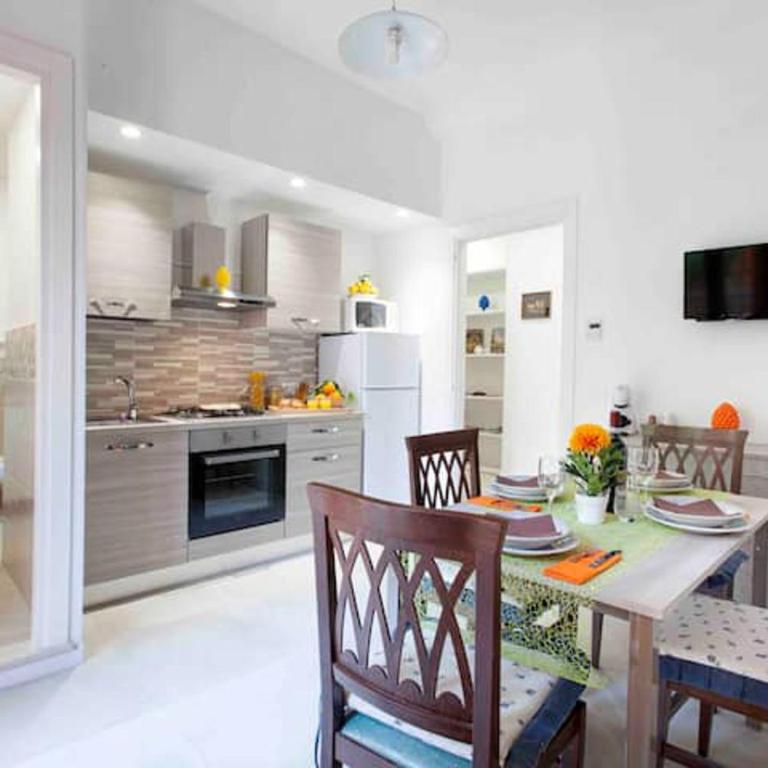 Sorrento Mahal Kita Lovely 6-Bed in Sorrento - Appartamento - 1