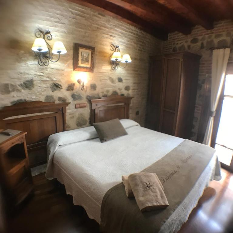 Hospederia Casa de Cisneros - Habitación Doble con balcón - 11