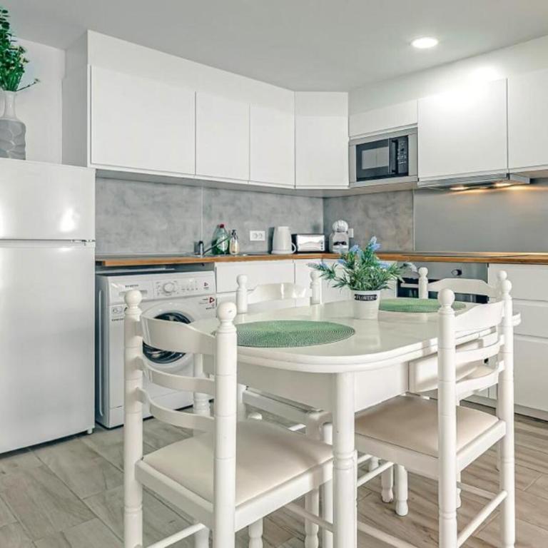 Neptuno Oceanview Suite with pool and beach private access - One-Bedroom Apartment - 3