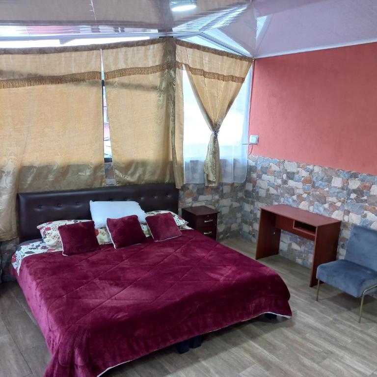 Hostal La Casa De Rodrigo - Habitación Familiar con vistas a la montaña - 4