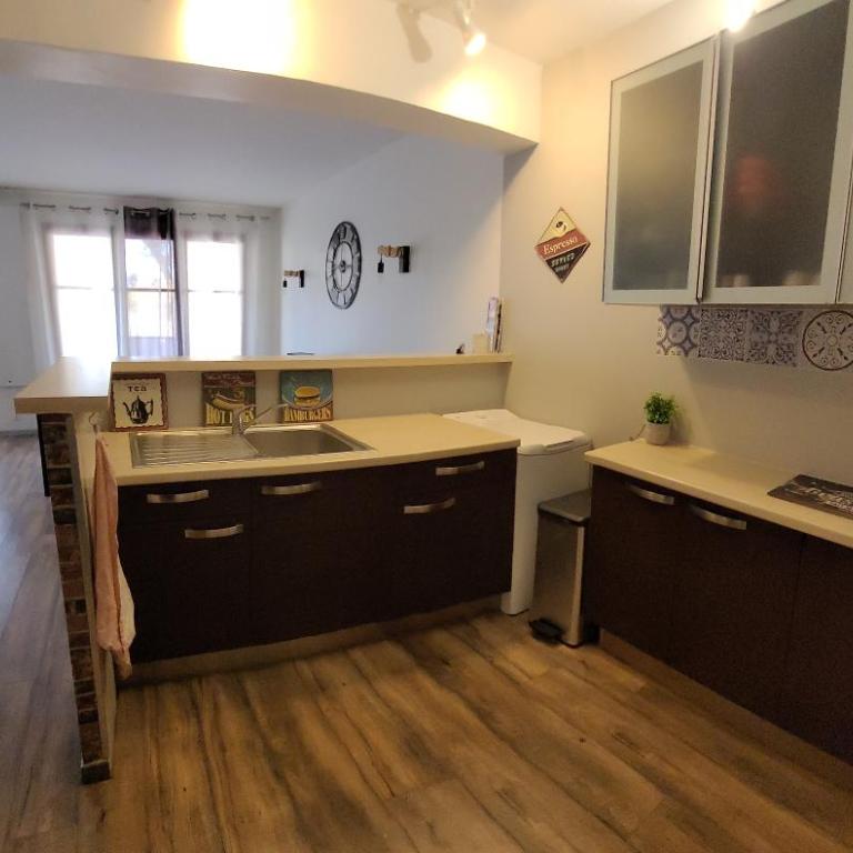 Au calme, 200m du centre T2 avec balcon et parking - Appartement 1 Chambre - 54