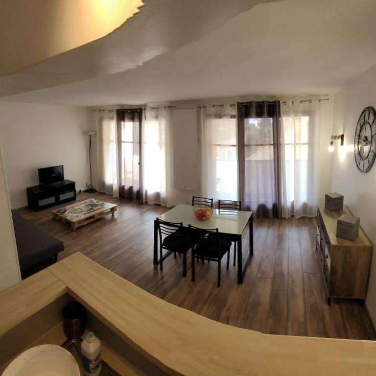 Au calme, 200m du centre T2 avec balcon et parking - Appartement 1 Chambre - 51