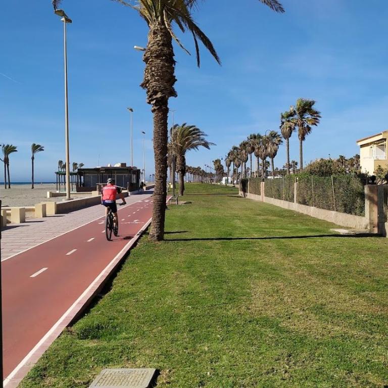 Atractivo apartamento en la playa con parking - One-Bedroom Apartment - 28