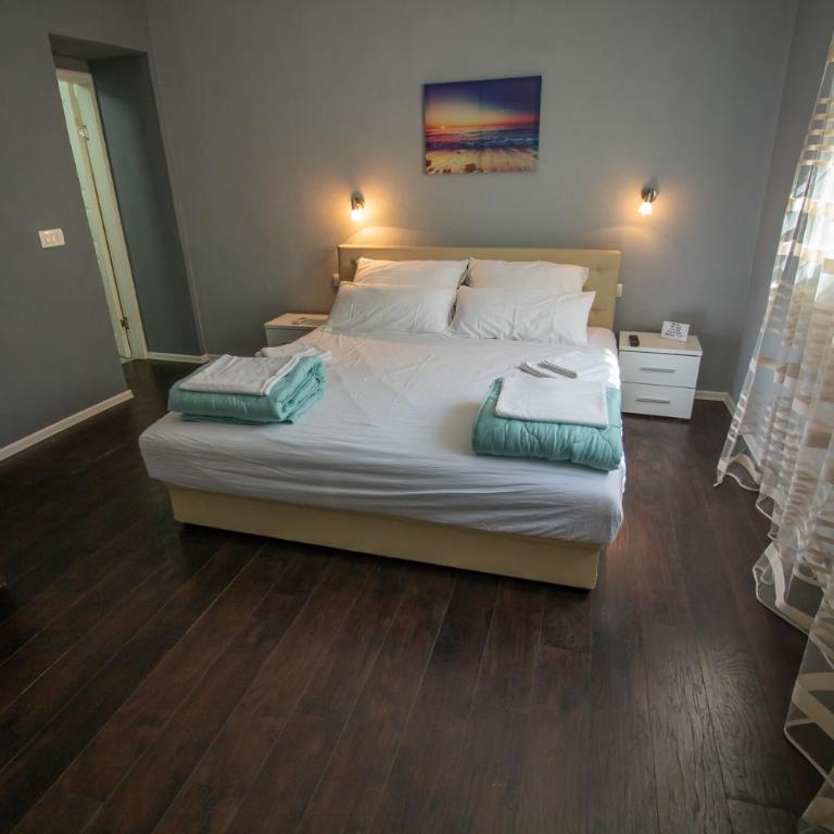 Villa M - Deluxe King Suite - 23