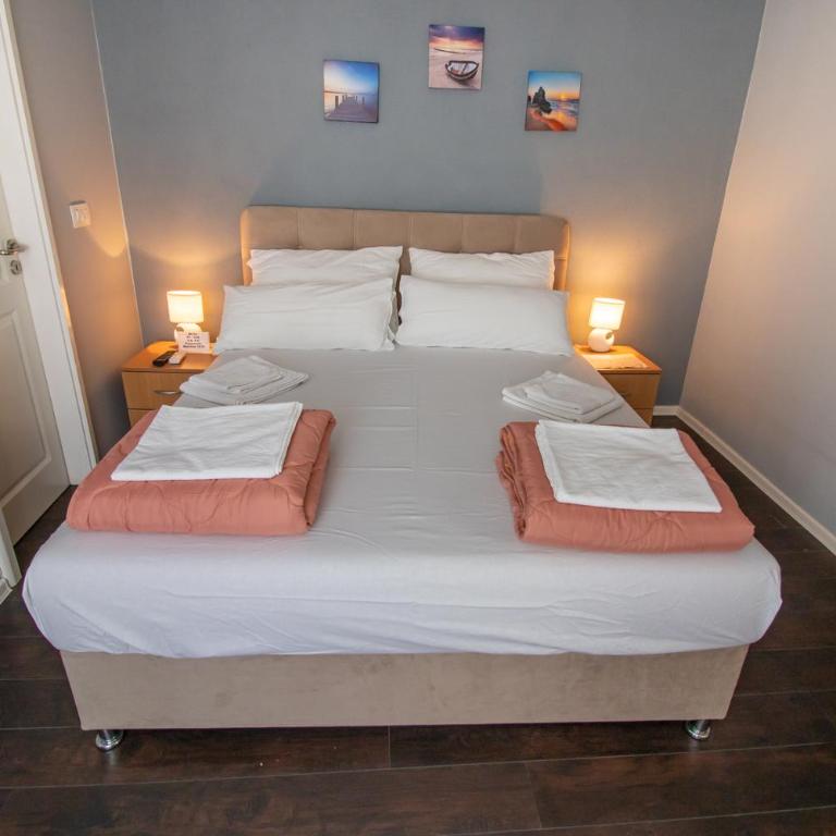 Villa M - Triple Room with City View - 6