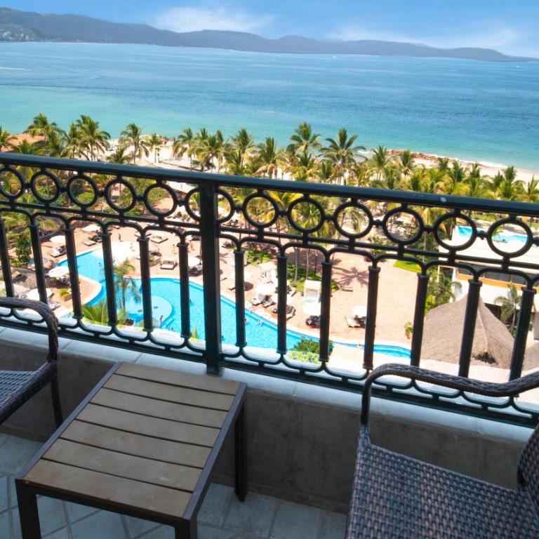 Fiesta Americana Puerto Vallarta All Inclusive & Spa - Habitación Superior con cama extragrande y vista parcial al mar - 2
