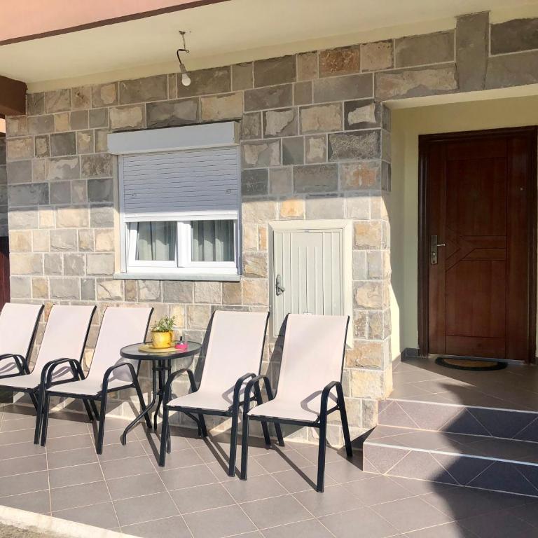 Albomi - Two-Bedroom Apartment - 14
