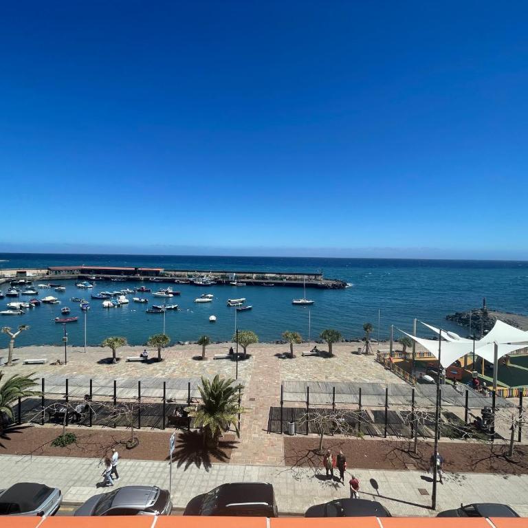 Tenerife candelaria vacaciones, quiet apartment near the ocean and local food spots and coastal walks, FAST WIFI - Two-Bedroom Apartment - 2