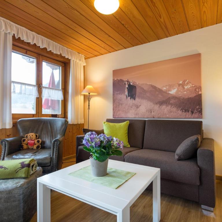 Ferienwohnungen Alpentraum - Landhaus am Bächle - Apartment mit 1 Schlafzimmer und Balkon - 2