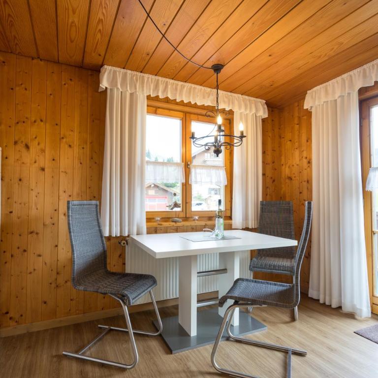 Ferienwohnungen Alpentraum - Landhaus am Bächle - Apartment mit 1 Schlafzimmer und Balkon - 3