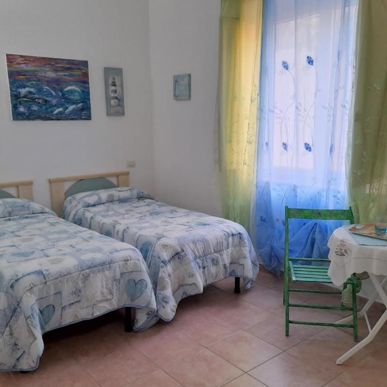 La Finestra Vista Corsica - Camera Matrimoniale/Doppia con Letti Singoli con Bagno Privato - 3