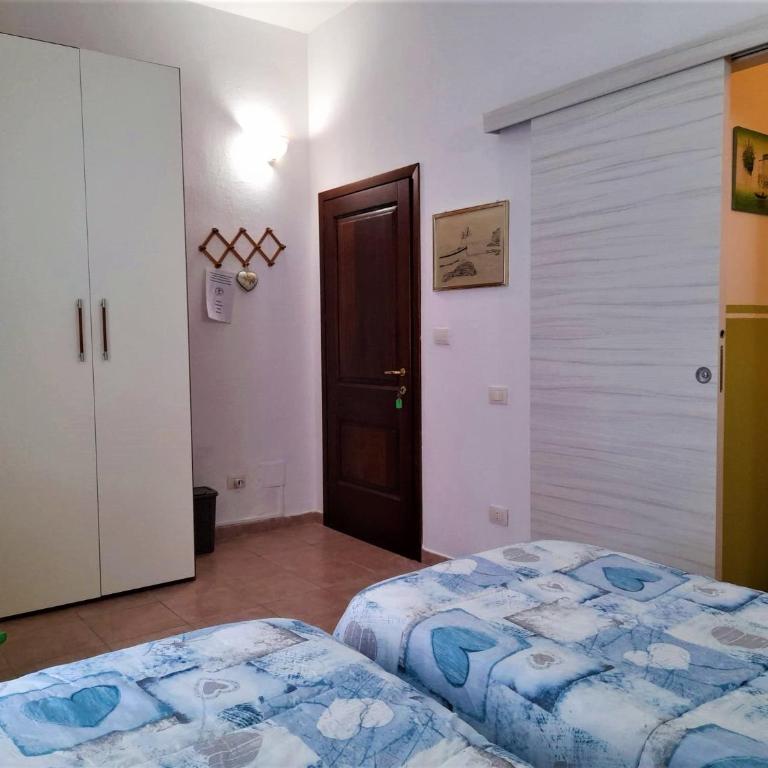 La Finestra Vista Corsica - Camera Matrimoniale/Doppia con Letti Singoli con Bagno Privato - 5