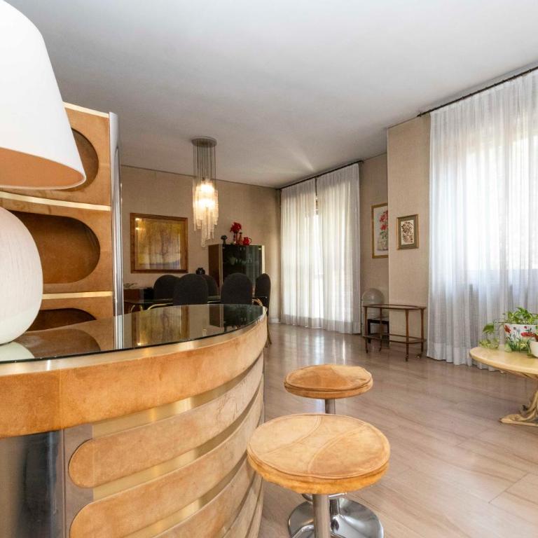 GuestHost - Massaua Roomy Vintage Apartment - Three-Bedroom Apartment - 9