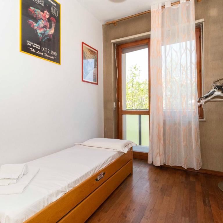 GuestHost - Massaua Roomy Vintage Apartment - Three-Bedroom Apartment - 24