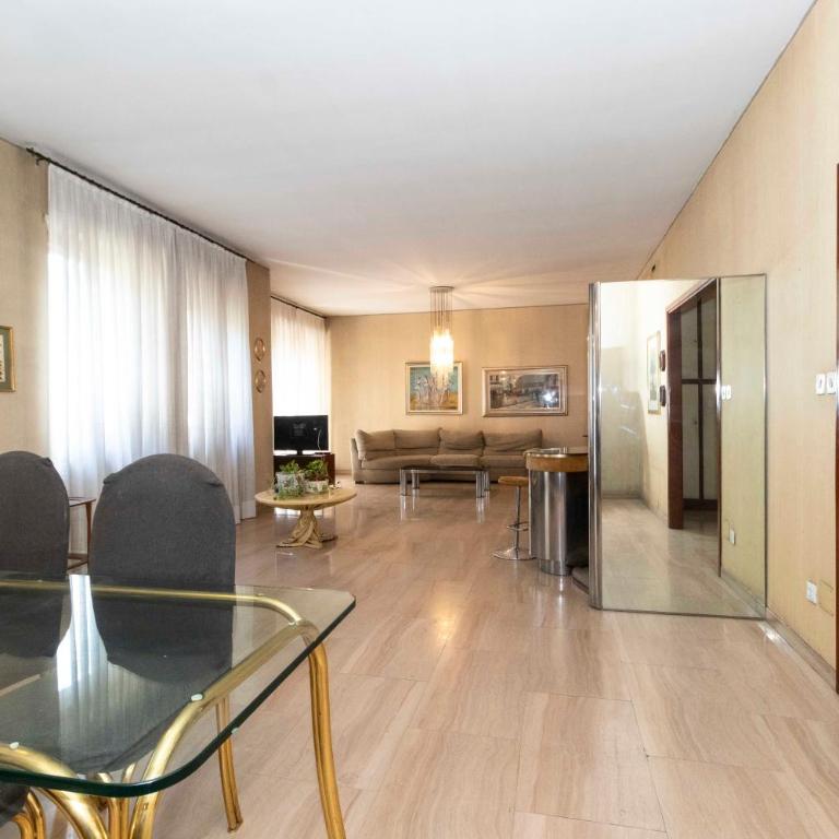 GuestHost - Massaua Roomy Vintage Apartment - Three-Bedroom Apartment - 8