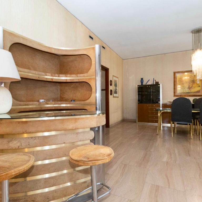 GuestHost - Massaua Roomy Vintage Apartment - Three-Bedroom Apartment - 10