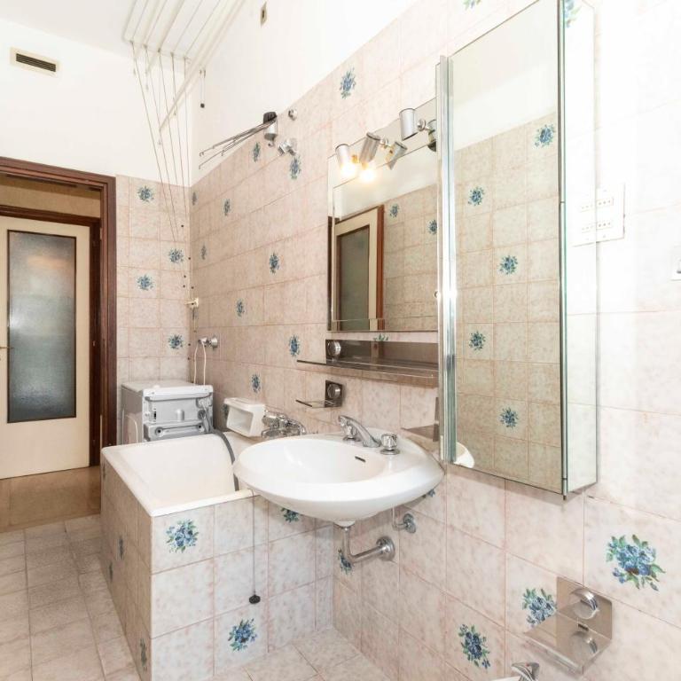 GuestHost - Massaua Roomy Vintage Apartment - Three-Bedroom Apartment - 33