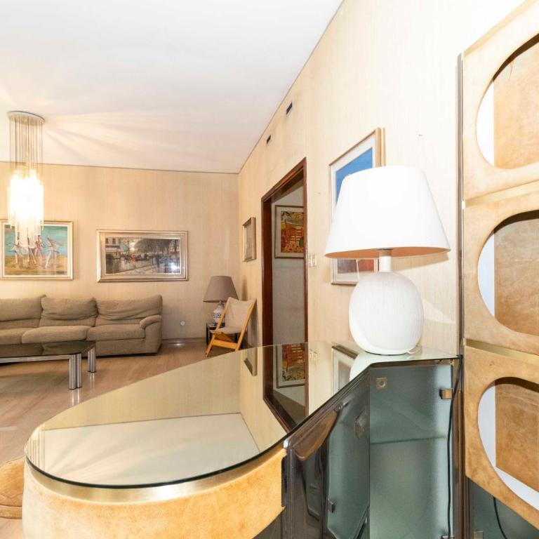 GuestHost - Massaua Roomy Vintage Apartment - Three-Bedroom Apartment - 11