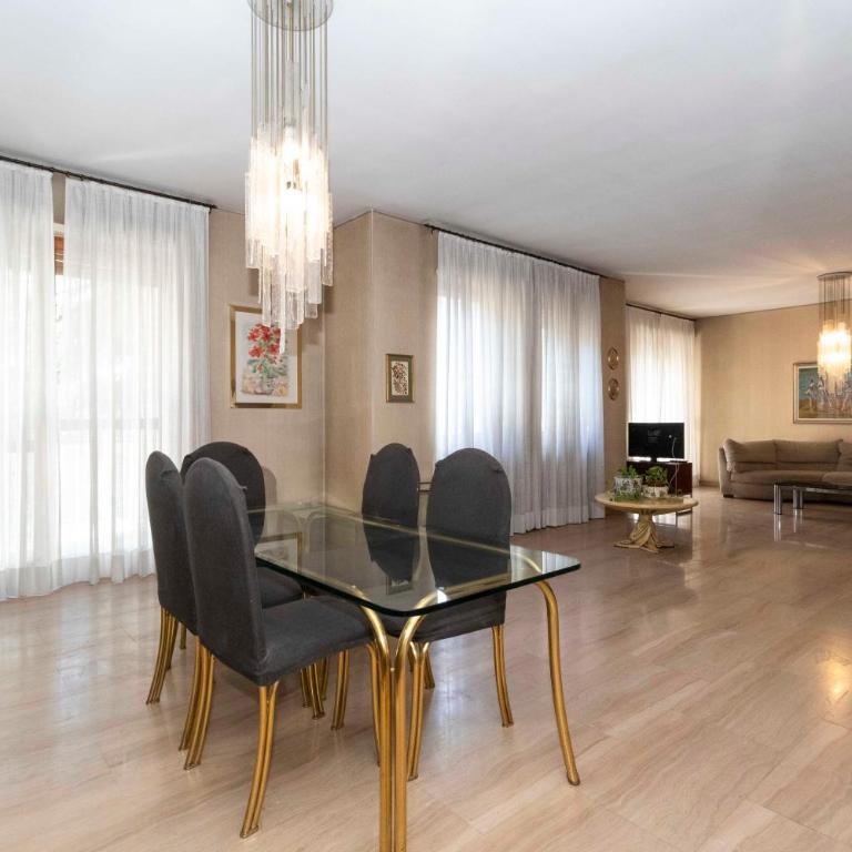 GuestHost - Massaua Roomy Vintage Apartment - Three-Bedroom Apartment - 7