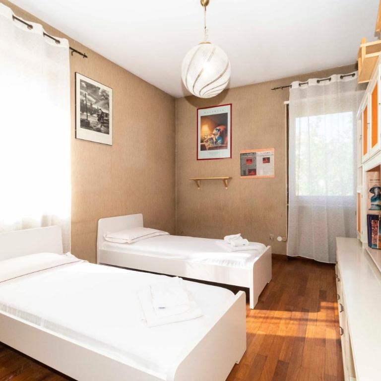 GuestHost - Massaua Roomy Vintage Apartment - Three-Bedroom Apartment - 22