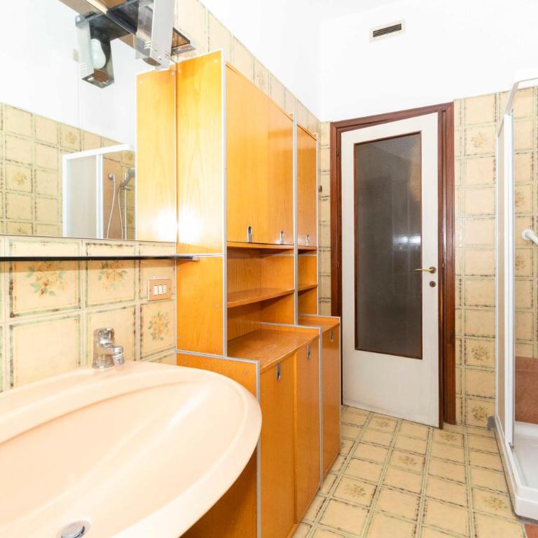 GuestHost - Massaua Roomy Vintage Apartment - Three-Bedroom Apartment - 29