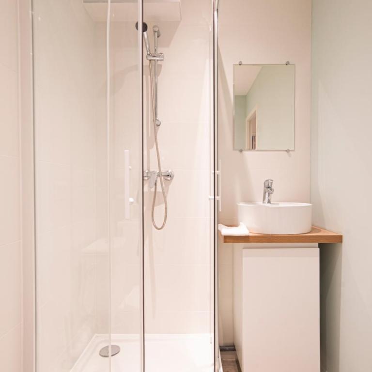 "Envie Lyonnaise" Location - 14 personnes - Terrasse - WIFI fibre optic - Appartement - 16