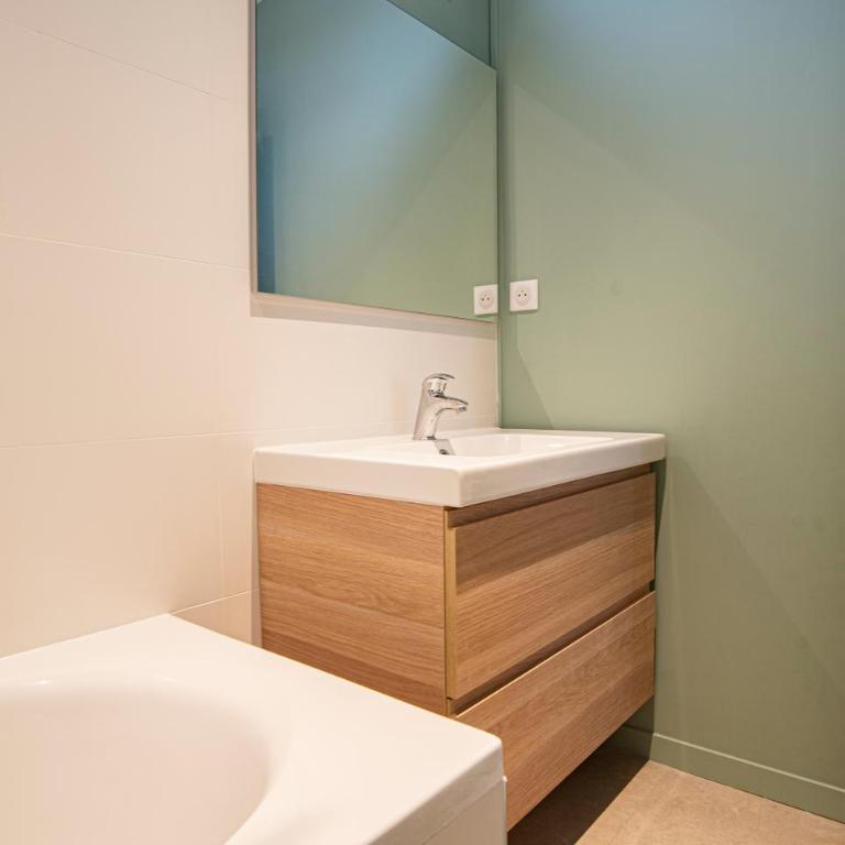 "Envie Lyonnaise" Location - 14 personnes - Terrasse - WIFI fibre optic - Appartement - 18