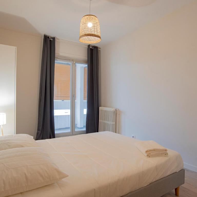 "Envie Lyonnaise" Location - 14 personnes - Terrasse - WIFI fibre optic - Appartement - 17