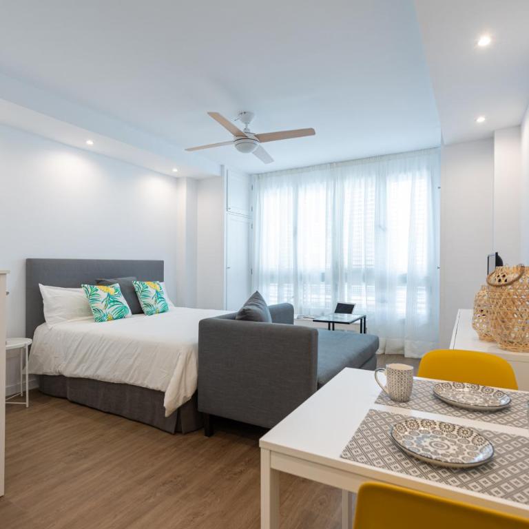 HomeForGuest Moderno Estudio junto a Las Canteras - Apartamento Estudio - 1