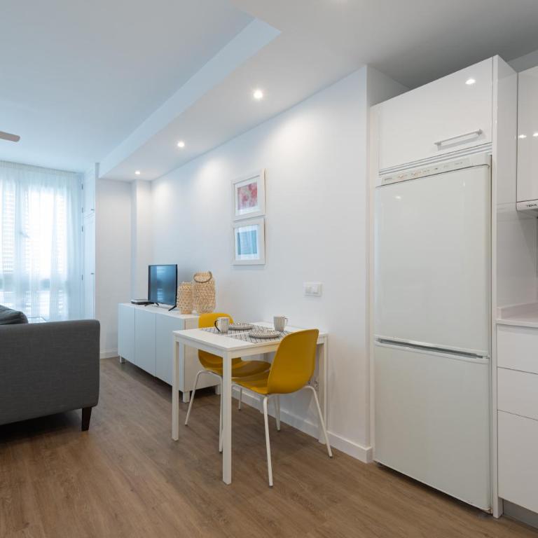 HomeForGuest Moderno Estudio junto a Las Canteras - Apartamento Estudio - 8