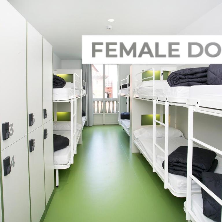 Sant Jordi Hostels Rock Palace - Bed in 10 Female Dormitory Room - 11