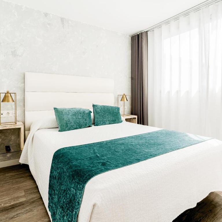 Bristol Sunset Beach - Holiday Apartments - Two-Bedroom Apartment - 6