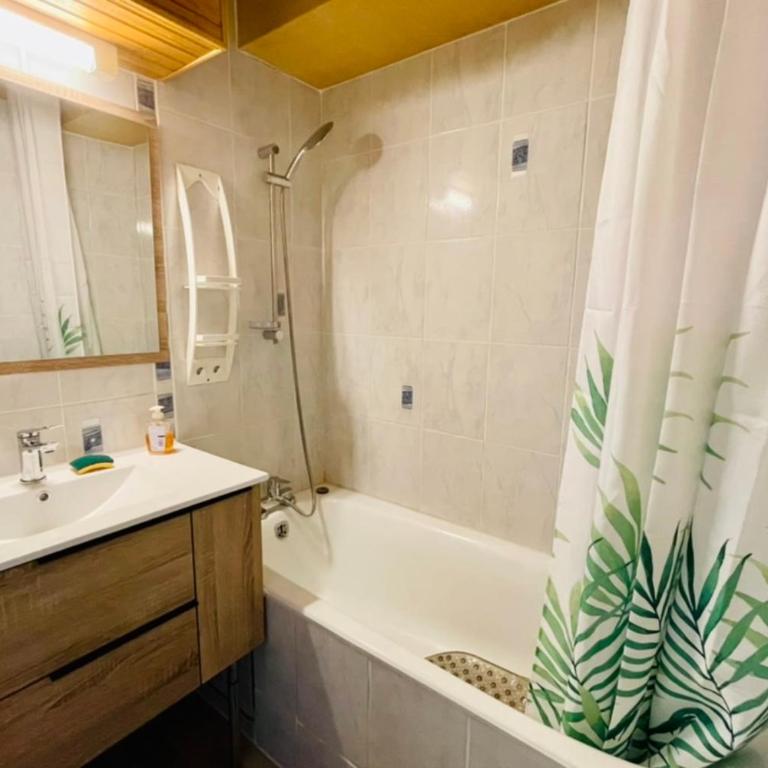 Nice 28m Comfort In The Heart La Salle Les Alpes - Studio - 9