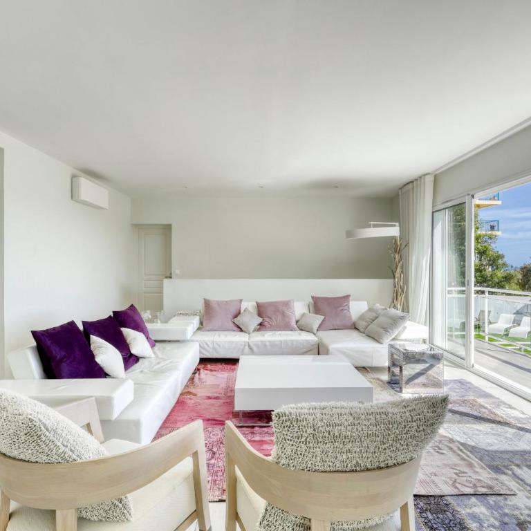 Magnificent Contemporary 5-Star Villa with Sea View and heated Swimming Pool, near Saint Tropez - Villa - Vue sur Mer - 17