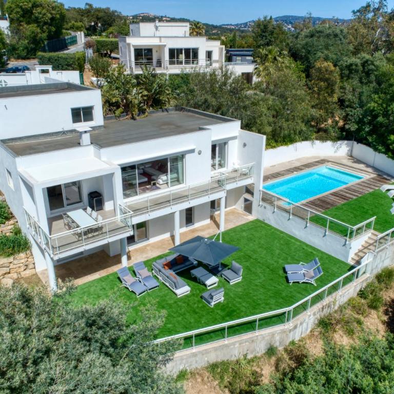 Magnificent Contemporary 5-Star Villa with Sea View and heated Swimming Pool, near Saint Tropez - Villa - Vue sur Mer - 32