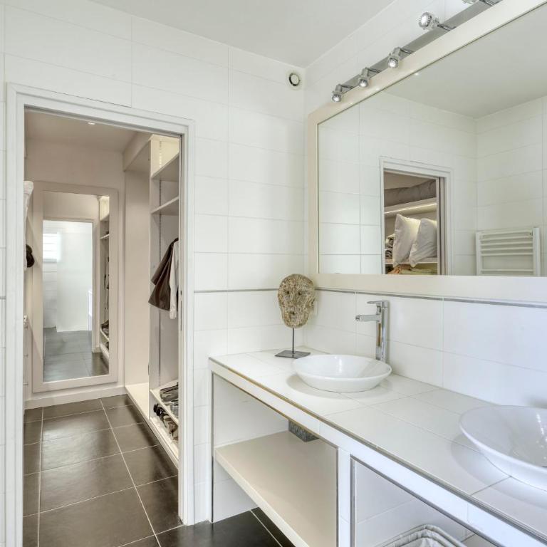 Magnificent Contemporary 5-Star Villa with Sea View and heated Swimming Pool, near Saint Tropez - Villa - Vue sur Mer - 20