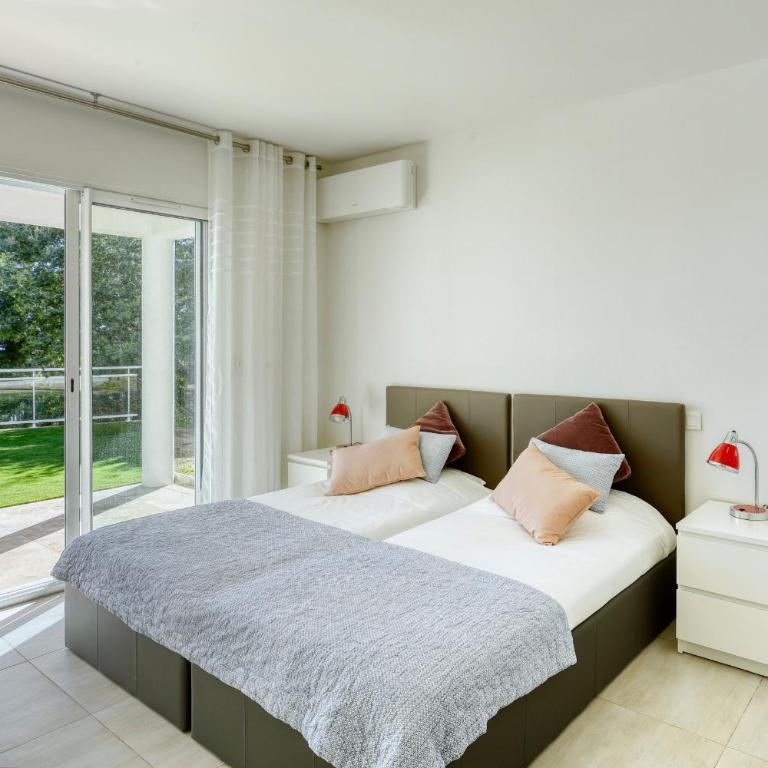 Magnificent Contemporary 5-Star Villa with Sea View and heated Swimming Pool, near Saint Tropez - Villa - Vue sur Mer - 29