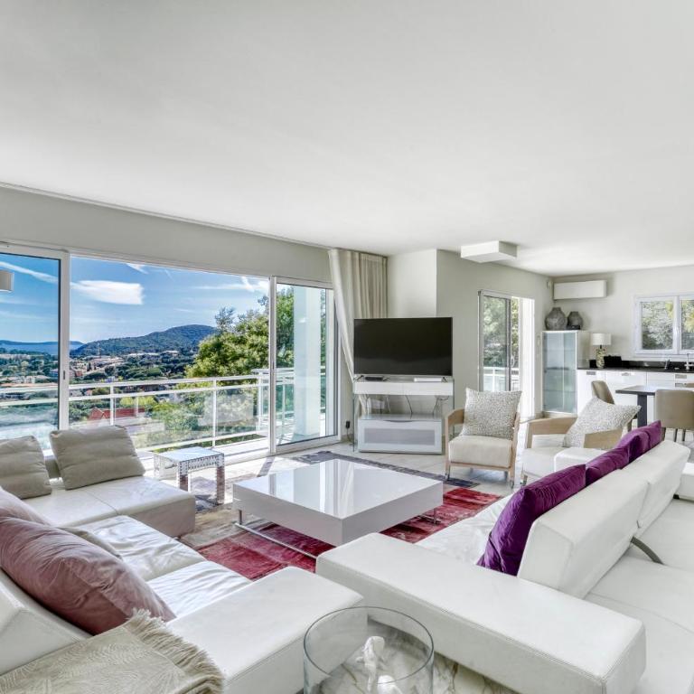 Magnificent Contemporary 5-Star Villa with Sea View and heated Swimming Pool, near Saint Tropez - Villa - Vue sur Mer - 9