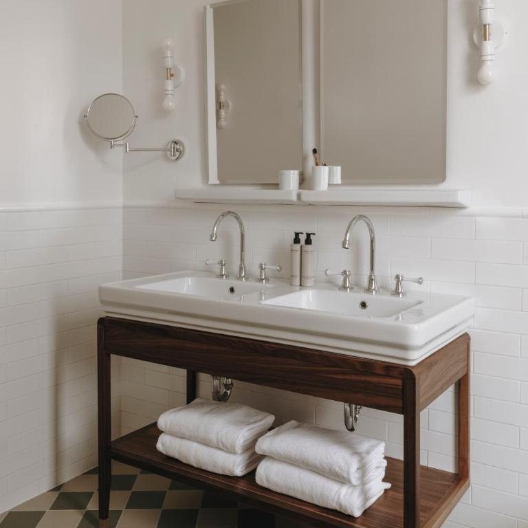 Parkhotel Mondschein, a Member of Design Hotels - Junior Suite - 9