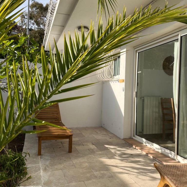 Villa Paradis - Chambre Double Deluxe - Vue Latérale sur Mer - 12
