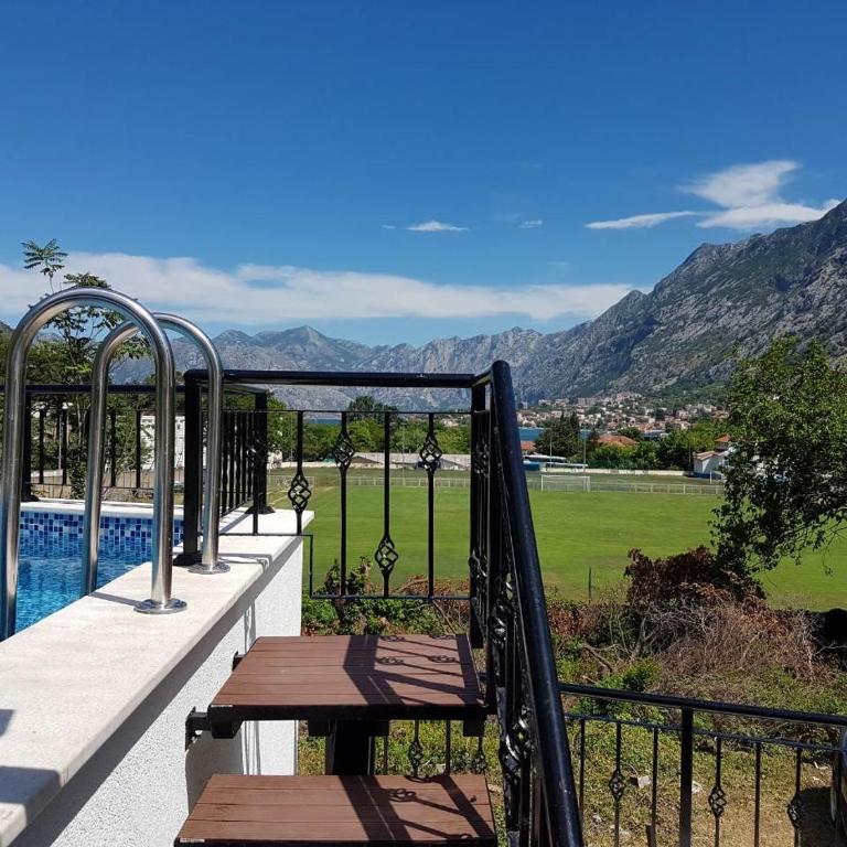 Sunshine Apartment with Private Pool and Parking - Superior Studio - 2