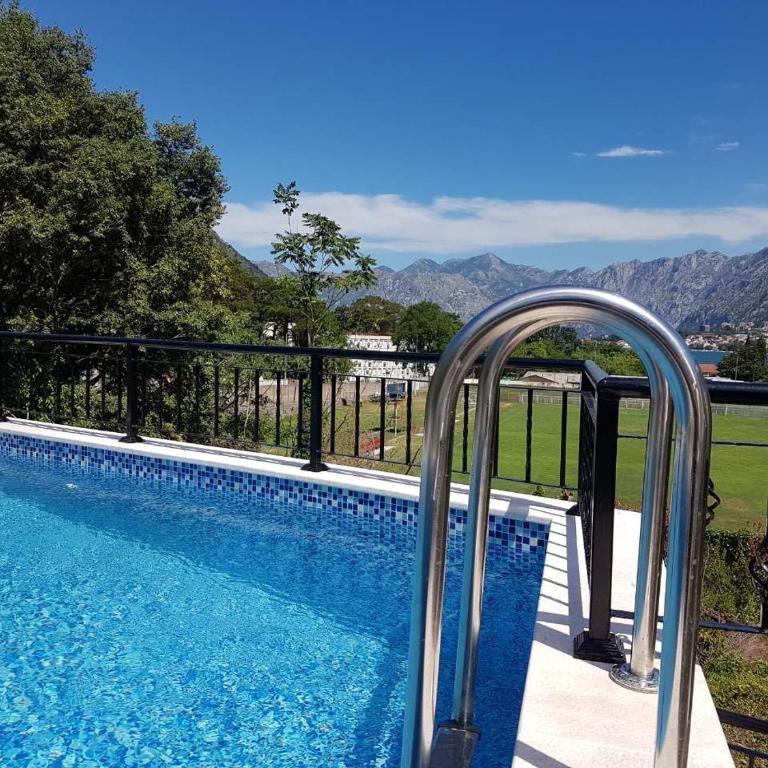 Sunshine Apartment with Private Pool and Parking - Superior Studio - 16