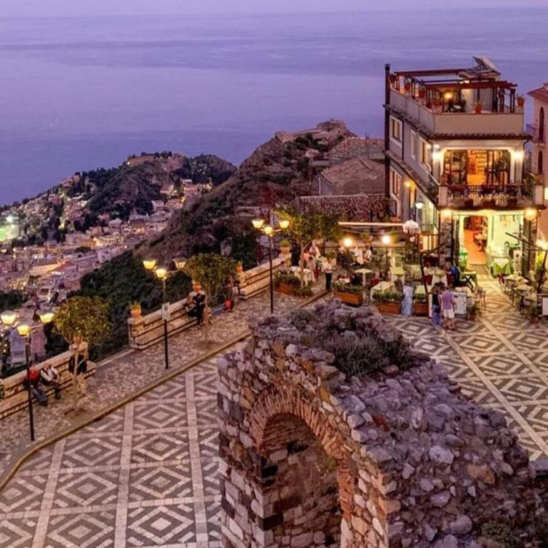 Sebastian house casa vacanze giardini Naxos - Appartamento con 3 Camere da Letto - 83