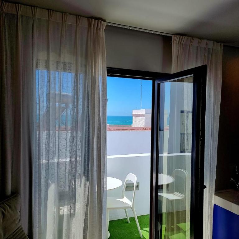 Apartamentos El Arrecife - Studio with Sea View and Spa Bath (2 Adults) - 5