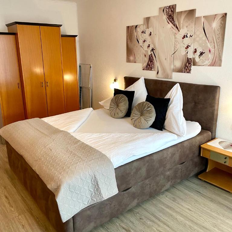 HappyLivingApartments - Comfort Apartment - 5